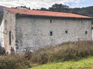 Masia a Voto. Casa rústica adosada con terreno urbano y capacidad de ampliar c