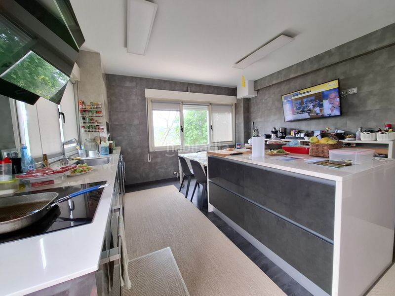 Foto 2a707234-e0e7-453a-a21b-261446f1f167. Xalet amb xemeneia calefacció aparcament a Barrika