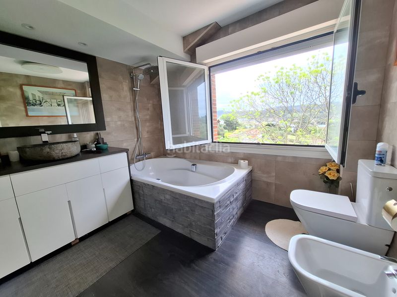 Foto 2c8bd00e-ecf4-4ba8-bcd3-07fa49bb2325. Xalet amb xemeneia calefacció aparcament a Barrika