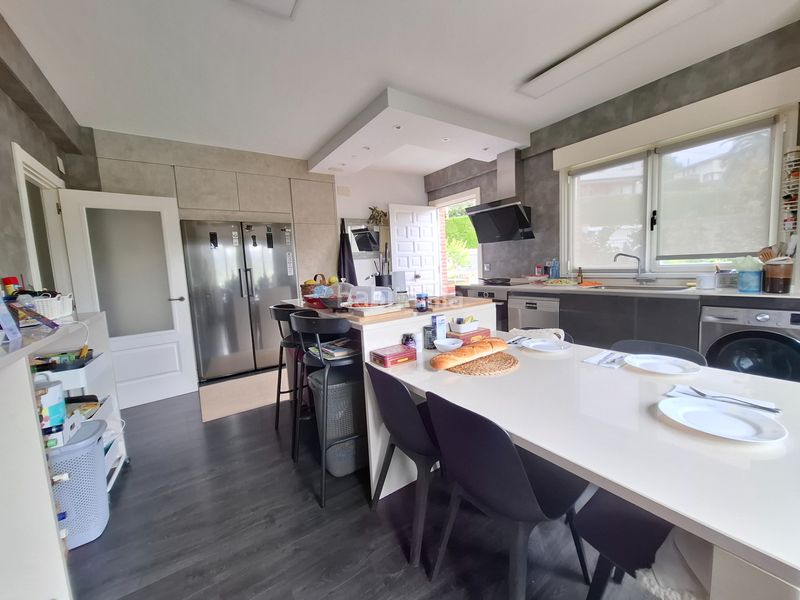 Foto 308626d6-5dc6-4426-9658-42ee45ffbd89. Xalet amb xemeneia calefacció aparcament a Barrika