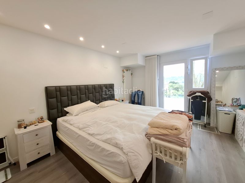 Foto 529ae380-cef9-4c6d-a21f-5c7e45378d33. Xalet amb xemeneia calefacció aparcament a Barrika