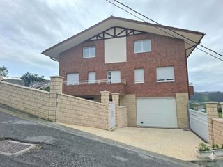 Chalet à Barrika. Chalet individual con apartamento adicional en arriaga