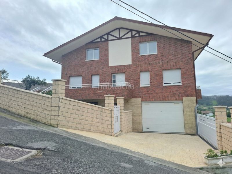 Foto 728d18d7-6034-4a5a-b6e7-96225b702292. Xalet amb xemeneia calefacció aparcament a Barrika