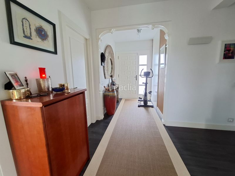 Foto e38f7b3b-2f09-40b7-ae4f-e98e6842ac53. Xalet amb xemeneia calefacció aparcament a Barrika