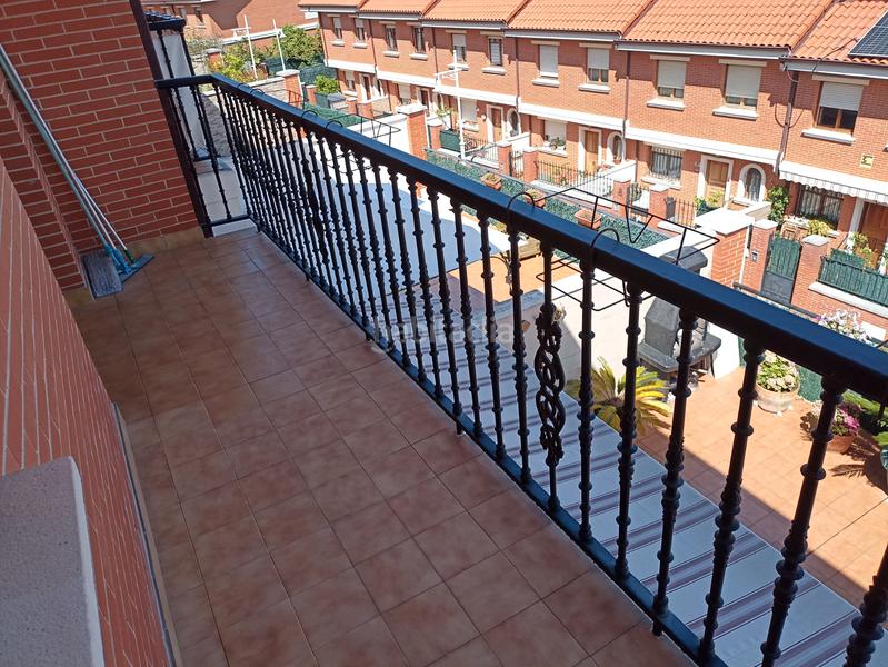 Foto 85a13230-eca3-45de-a3aa-f5b20e2d5515. Chalet en calle de montecerredo 13 chalet adosado en urbanización montecerredo en Castro - Urdiales