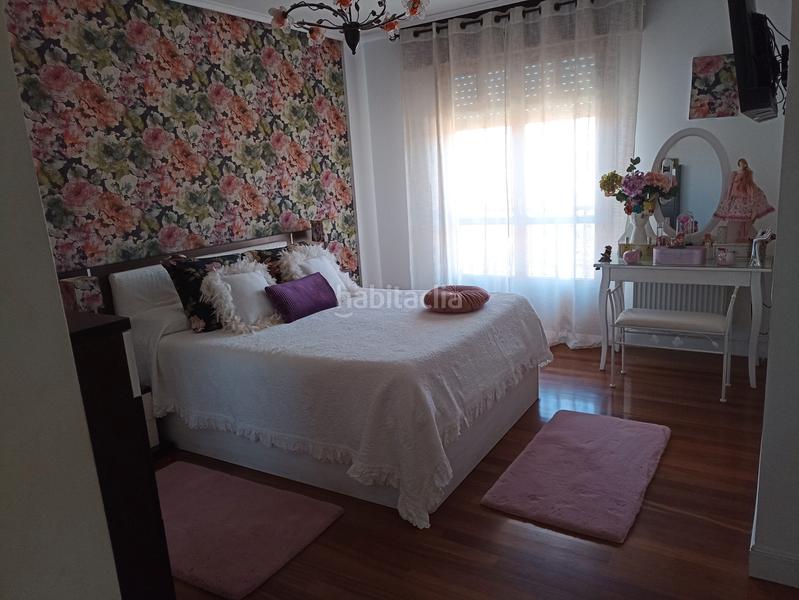 Foto a086d703-81f7-4a65-a510-f19352f2545c. Chalet en calle de montecerredo 13 chalet adosado en urbanización montecerredo en Castro - Urdiales