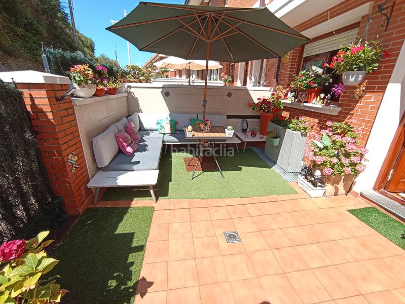 Foto b5ff7b1c-3e51-4cb7-97c3-bcc214f8ce83. Chalet en calle de montecerredo 13 chalet adosado en urbanización montecerredo en Castro - Urdiales