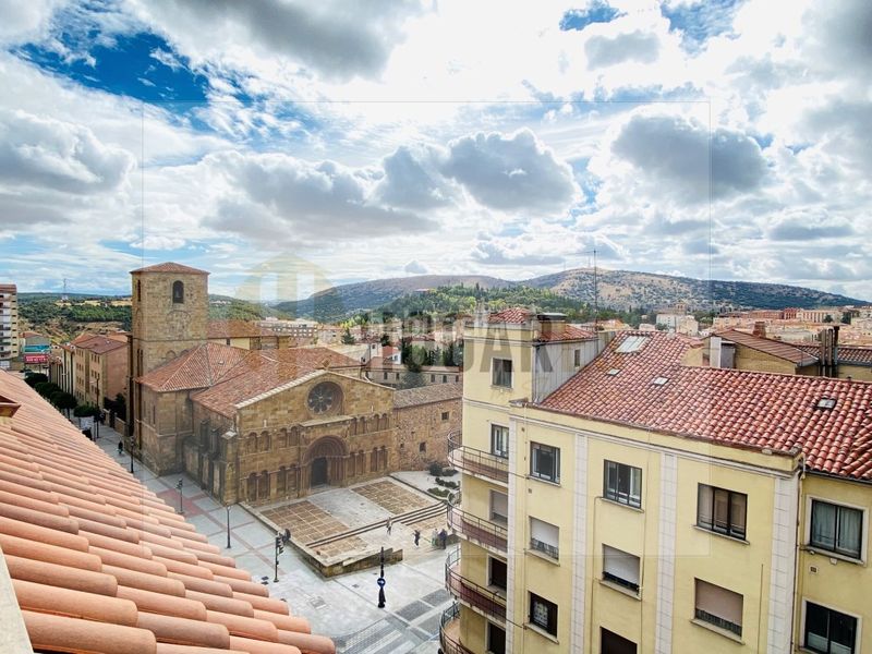 Foto abd4026b-1fee-4c28-907a-2c3169fffe58. Àtic amb aparcament a La Florida - San Pedro Soria