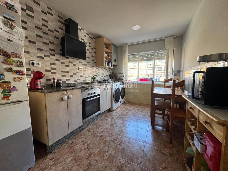 Foto 687dae05-c144-45e7-97c0-fa18379b7b04. Piso  en venta en Pumarín Gijón