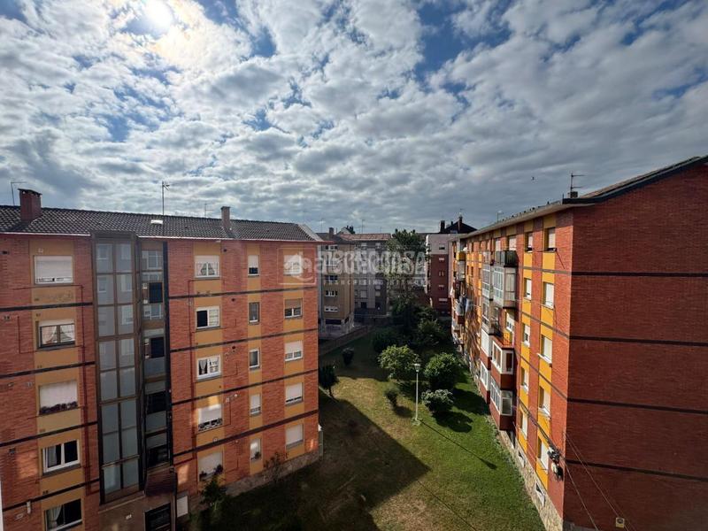 Foto 27f9cf09-ee9f-4cf2-af28-e9190fde7bb7. Piso  en venta en Pumarín Gijón