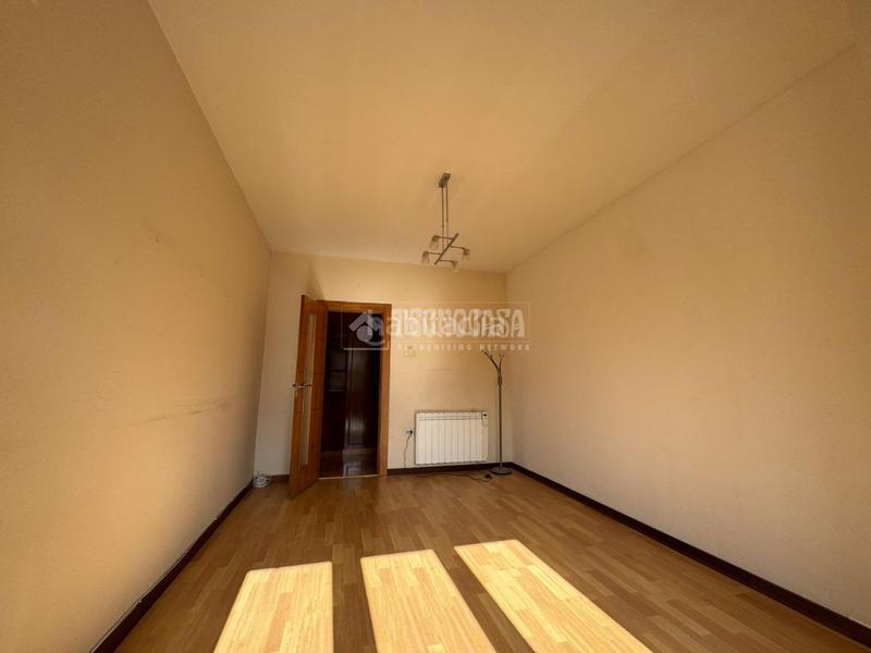 Foto 2f35d0c3-c96b-4187-b9c8-ff0eece4d4c1. Piso  en venta en Pumarín Gijón