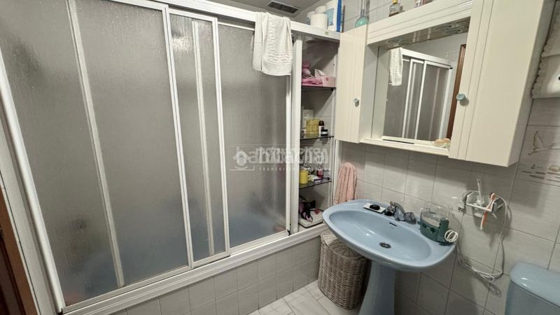 Foto d27b6050-4121-431b-89a1-ee630c766d63. Pis amb calefacció aparcament a Pumarín Gijón
