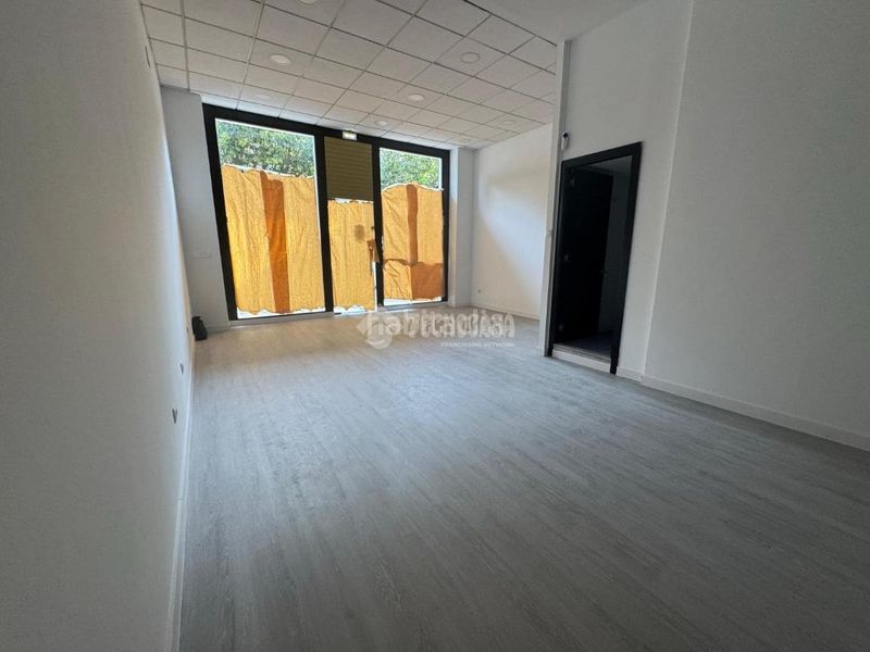 Foto ae981a42-2b35-450d-b42f-b393532b94d8. Lloguer local comercial a Pumarín Gijón