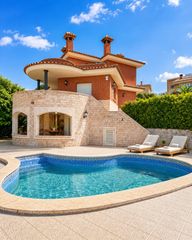 Haus  Carrer xaloc. Chalet independiente de 426 m² con piscina, terrazas y vistas en