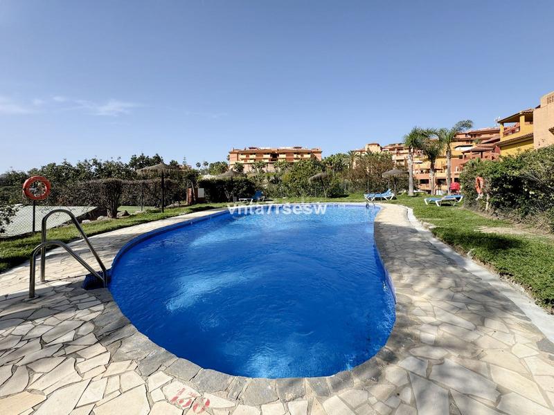 Foto 52ca7e35-9c6f-4684-bdcb-585300dd2014. Apartament amb aparcament piscina a reserva de Marbella Marbella