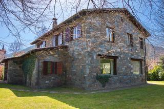 Casa a Camprodon. Casa excepcional con vistas, sol y jardín en camprodon