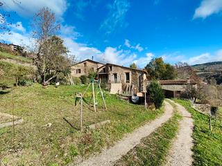 Masia a C-38 3. Encantadora masía de piedra restaurada en molló, valle de campro