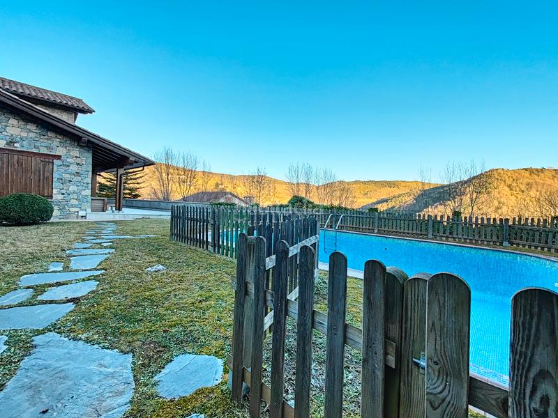 Foto b0a80b9c-57d8-427f-b9b4-7a995f548a75. Haus in carrer de solà morales 20 in Molló