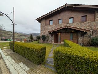 Casa adossada a Passeig del vallespir 5. Encantadora casa adosada en molló