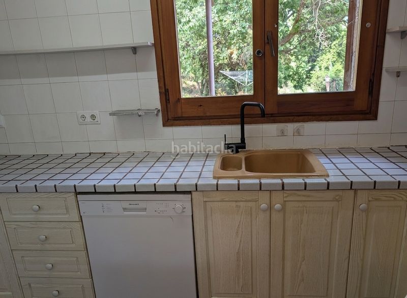 Foto 1190dfd3-7e57-4d86-9592-769a58f00a06. Casa amb xemeneia aparcament a Camprodon
