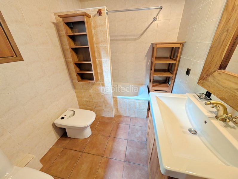 Foto 31ce6091-b2f6-43ea-9eb3-b4c8634ab620. Casa amb xemeneia aparcament a Camprodon