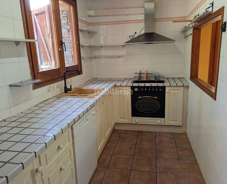 Foto e1df7935-c26b-435c-b7c4-239affbedac6. Casa amb xemeneia aparcament a Camprodon