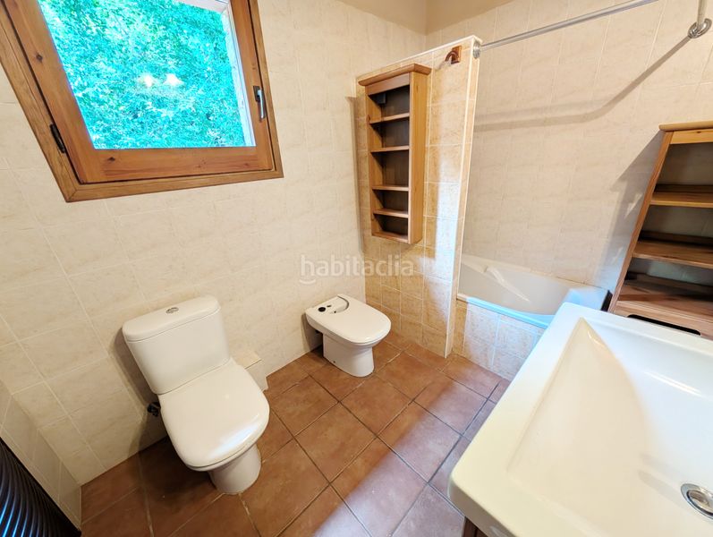 Foto ef9306a2-f846-47cf-94ed-44a9a3081b3d. Casa amb xemeneia aparcament a Camprodon
