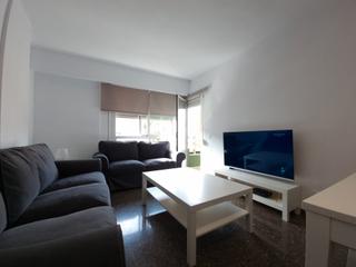 Location Appartement à Carrer del riu escalona 17. Alquiler de piso reformado – solo estudiantes