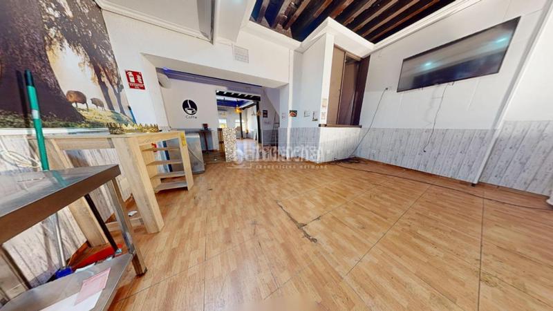 Foto a4f5d45c-dc4d-4c11-bfdf-d97f1a404aca. Edificio  en venta en Torrelaguna