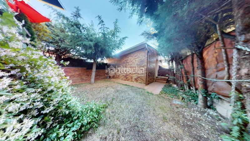 Foto 4d445da4-3ff5-4a7e-9c06-58549e73fc3e. Casa aparellada a Valdemanco