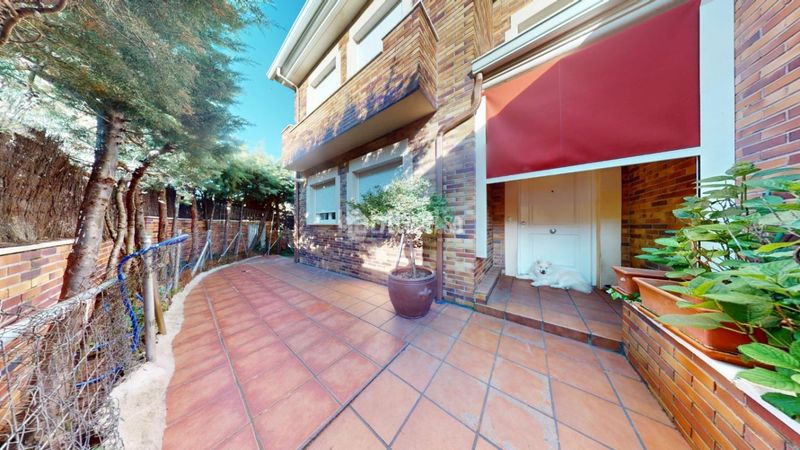 Foto b318d0f5-81d2-43fd-8d22-c351f975f233. Casa aparellada a Valdemanco