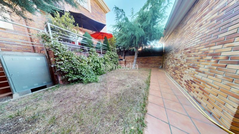Foto c4a44fad-f1f3-4223-bff0-98759b3b3411. Casa aparellada a Valdemanco
