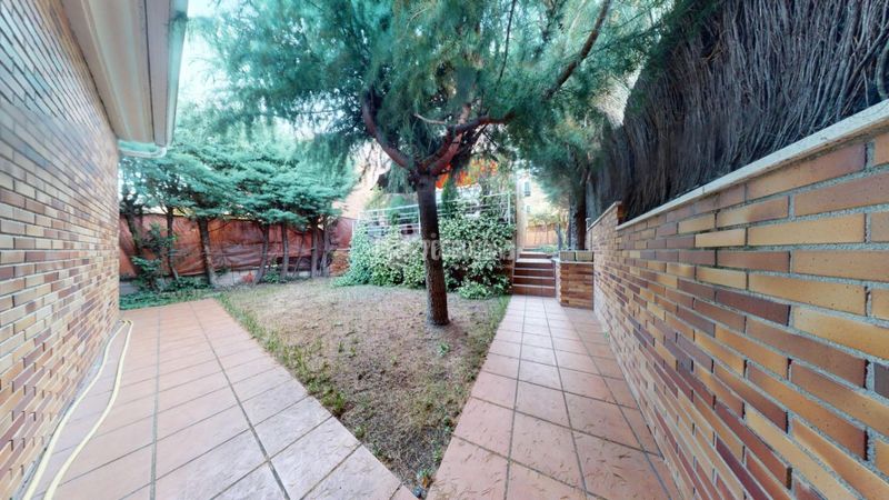 Foto c7125a13-0a34-4eec-a6a6-9bdb57d4cebd. Casa aparellada a Valdemanco