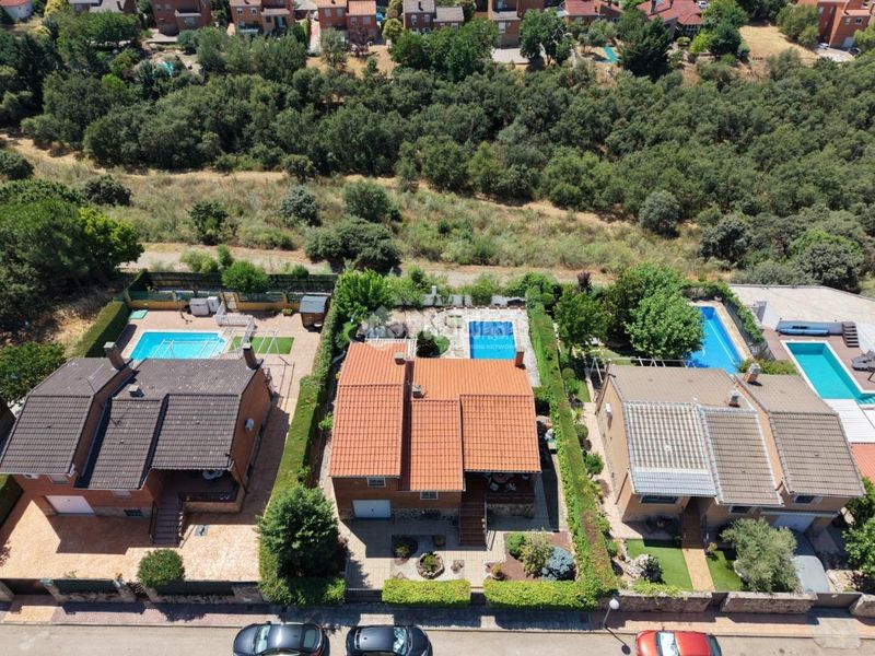 Foto 11ecd8a1-765b-4f6b-ba51-1d5fe7dfaf7a. Casa amb piscina a Uceda