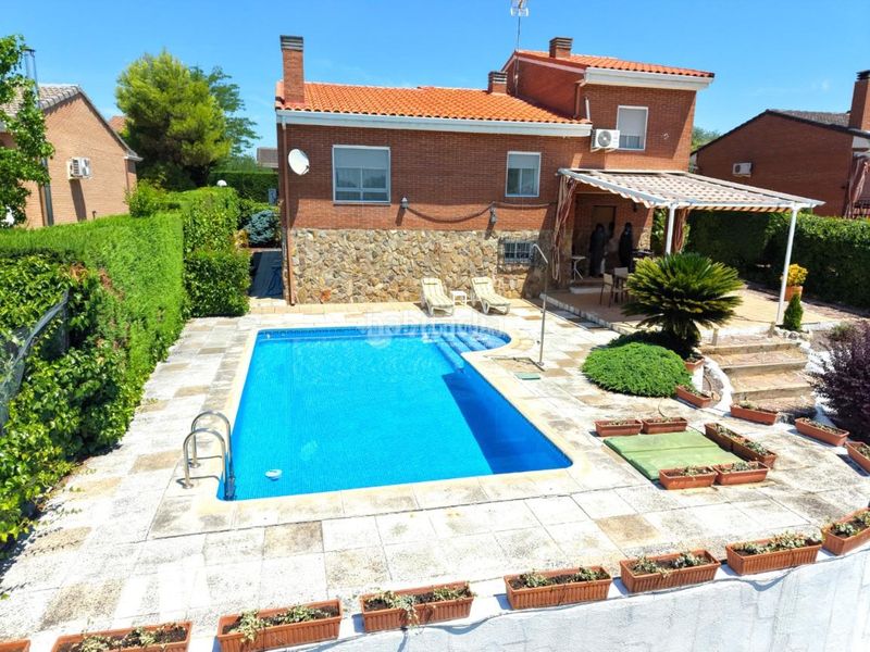 Foto 20c007d5-8e76-42cd-9115-954f757c1d32. Casa amb piscina a Uceda