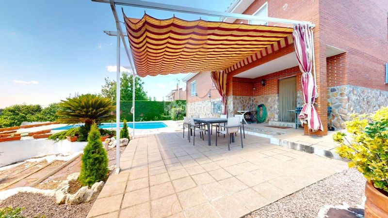 Foto 2d7f39df-263a-4d1e-90c8-be0545a84a44. Casa amb piscina a Uceda