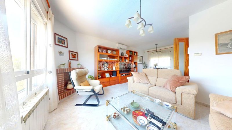 Foto 40ce8e02-fa34-47d1-ab1c-3ab074012eaf. Casa amb piscina a Uceda