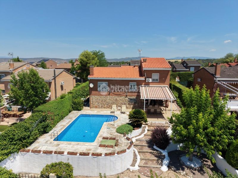 Foto a07d6577-1e9d-457b-ae59-55861076984a. Casa amb piscina a Uceda