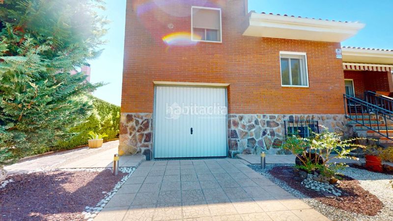 Foto a4845af1-24a8-45e6-be51-87f42e1d884b. Casa amb piscina a Uceda