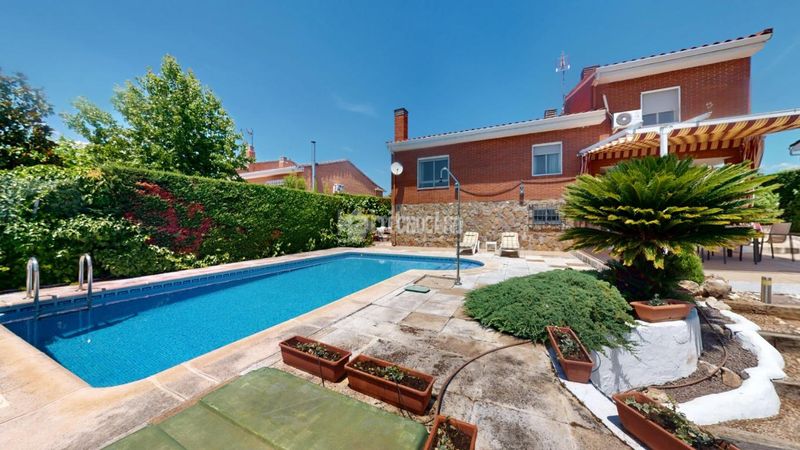 Foto b8a963d8-aff3-48dc-8e53-183f161be4d1. Casa amb piscina a Uceda