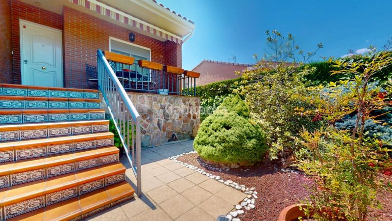 Foto cc94d934-f12b-4f9d-9ca6-5c09d7bcb682. Casa amb piscina a Uceda