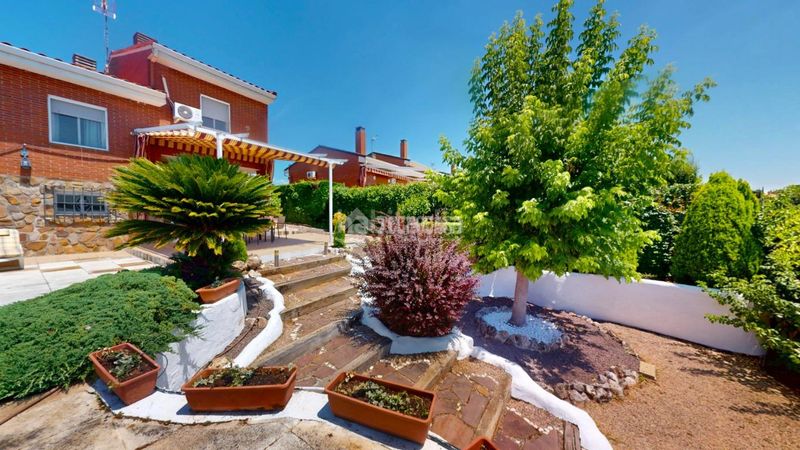Foto d17fab08-43c1-4700-b2d7-70636213eb0c. Casa amb piscina a Uceda