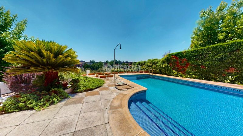 Foto d540e346-73c4-43b3-a964-5e4b8b1a8355. Casa amb piscina a Uceda