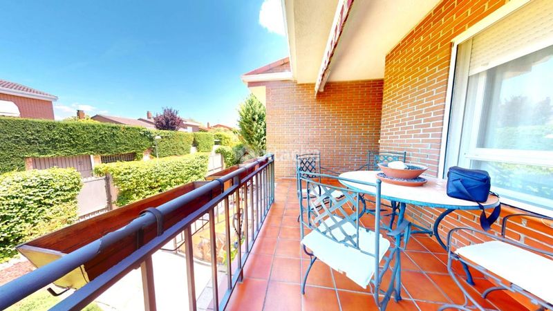 Foto d9818638-9e4d-4dc3-b7cc-41b026a696ae. Casa amb piscina a Uceda