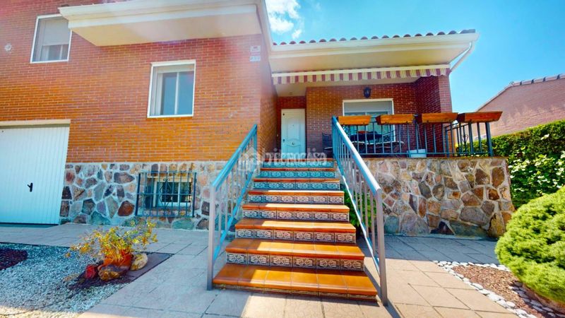 Foto f1c99237-8664-401e-a22a-cc3bf4a90e38. Casa amb piscina a Uceda