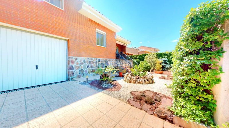 Foto fd6f3a06-033d-47a8-a5eb-63f97c7f23a2. Casa amb piscina a Uceda