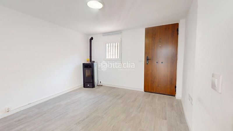 Foto b032f234-f1e7-45a0-a2d5-54321fea4183. Casa aparellada a Torrelaguna