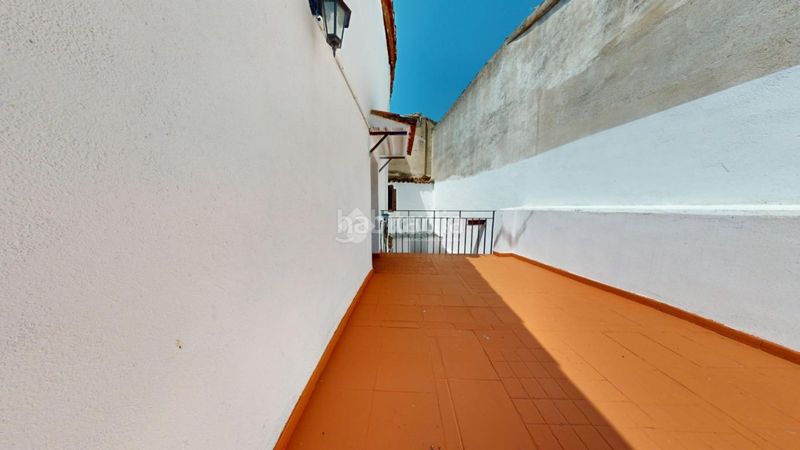 Foto d48cb2d1-f546-46ac-854b-4c295ac2d9f4. Casa aparellada a Torrelaguna