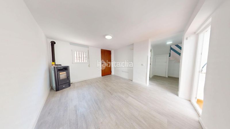 Foto f2ec30bc-ed92-4557-ae0d-95da3a8ce4d7. Casa aparellada a Torrelaguna