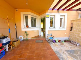Maison jumelée à Uceda. Casa en venta en uceda